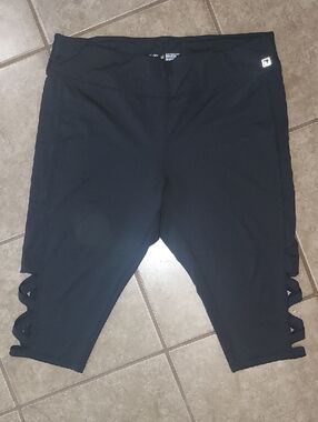 Black Cropped Leggings with Side Cutouts, Size 2X.